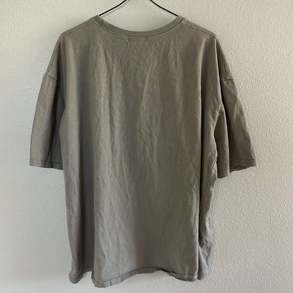 Oversized Graphic Tee - Picture 3 of 3